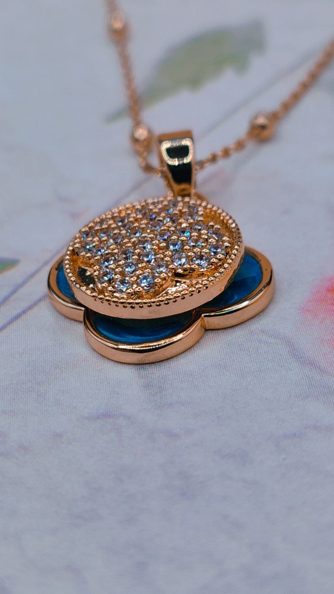 Rotatable Circle Flower Necklace